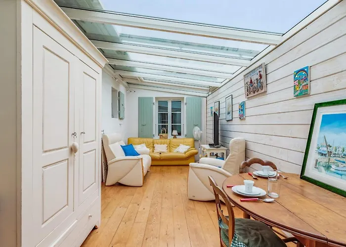 Nice Studio With Veranda Nearby The Beach In La Flotte - Welkeys