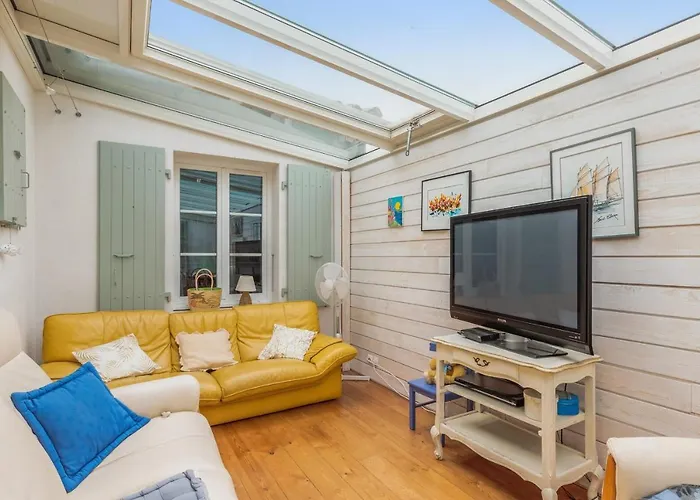 Nice Studio With Veranda Nearby The Beach In La Flotte - Welkeys